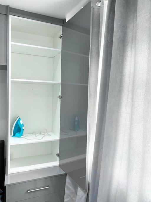 Apartment Modern Near Nec With Free Parking - Prime Location
